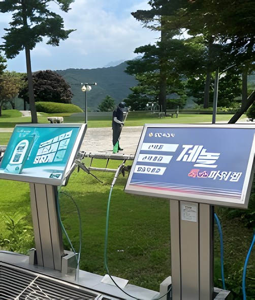 골프장 티박스 옆 광고판